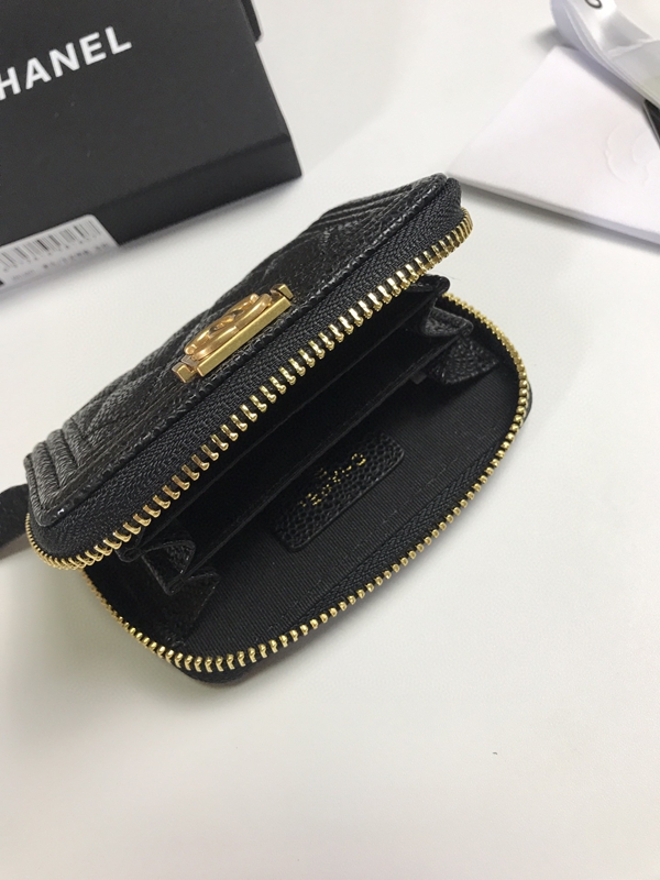 コピーシャネル激安財布着用イメージ